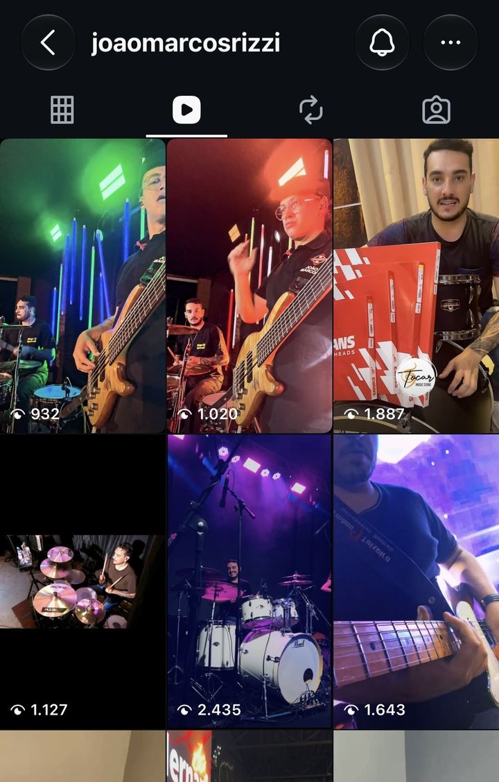 Reels do Marcos no Instagram, tocando em show